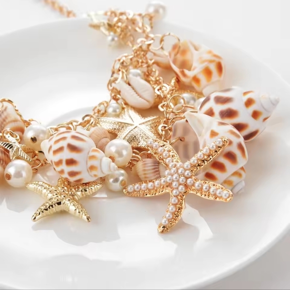 Gold Starfish and Pearl Necklace - Picture 4 of 7